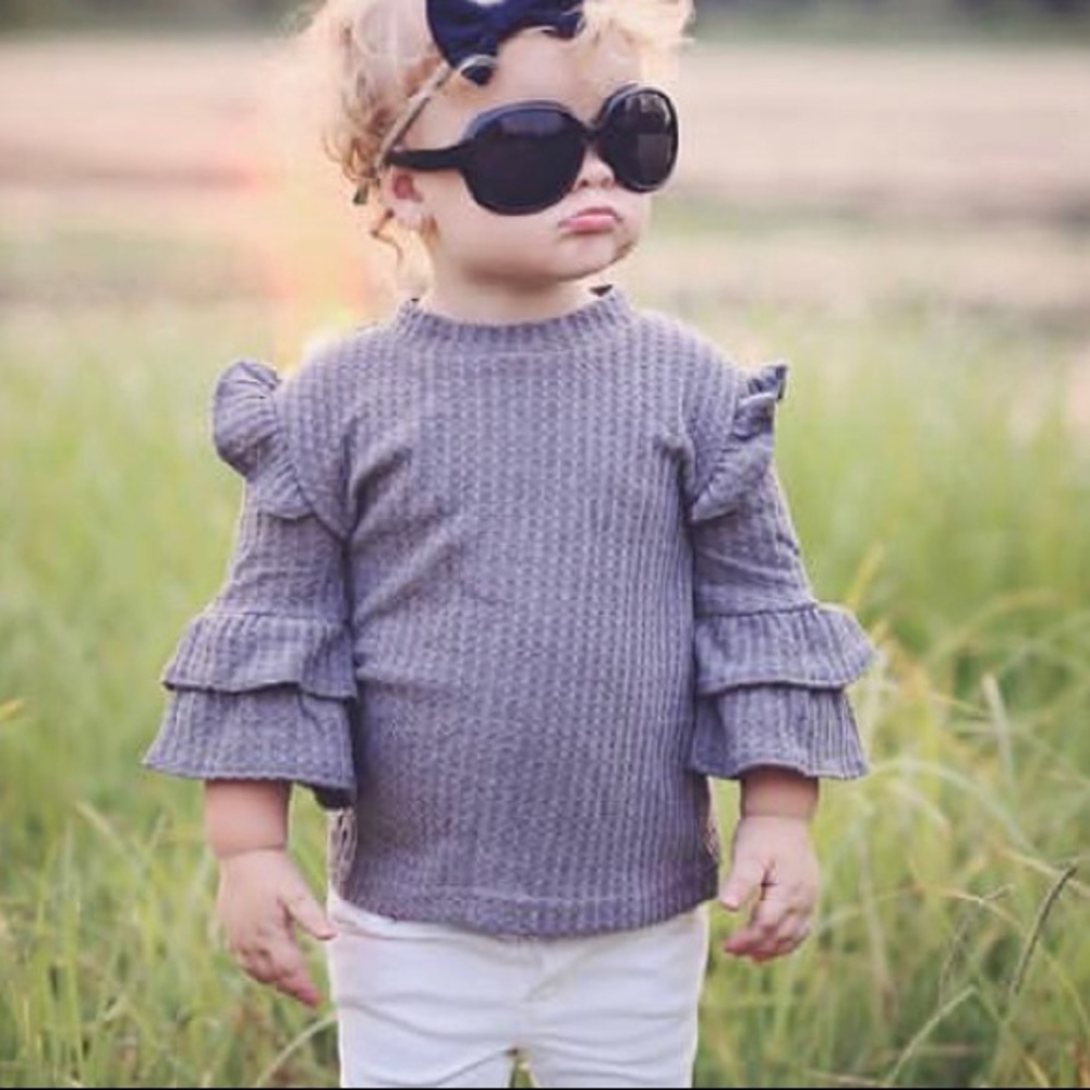 Grey shirt with puff sleeves